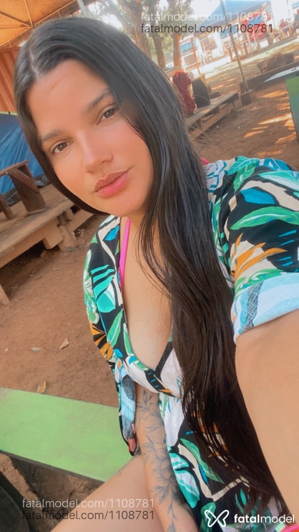 Acompanhante mulher com cabelo castanho de olhos castanhos em Sapezal - Natália
