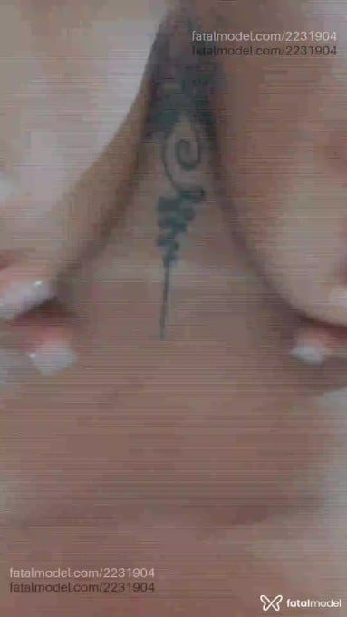 Acompanhante mulher morena (o) de olhos pretos - Larissa Mel Acompanhante mulher morena (o) de olhos pretos - Larissa Mel