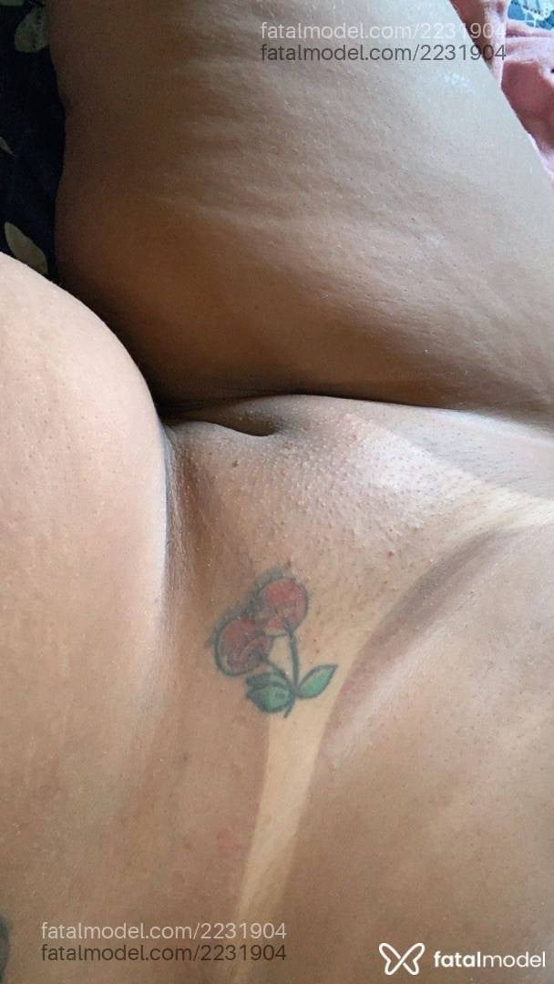 Acompanhante mulher morena (o) de olhos pretos - Larissa