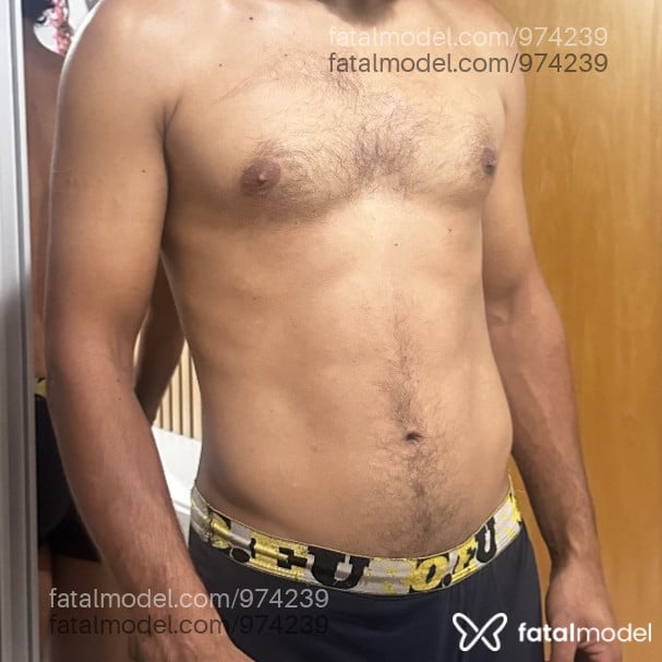 Acompanhante homem morena (o) de olhos castanhos em Balneário Camboriú Acompanhante homem morena (o) de olhos castanhos em Balneário Camboriú - Morenoalto