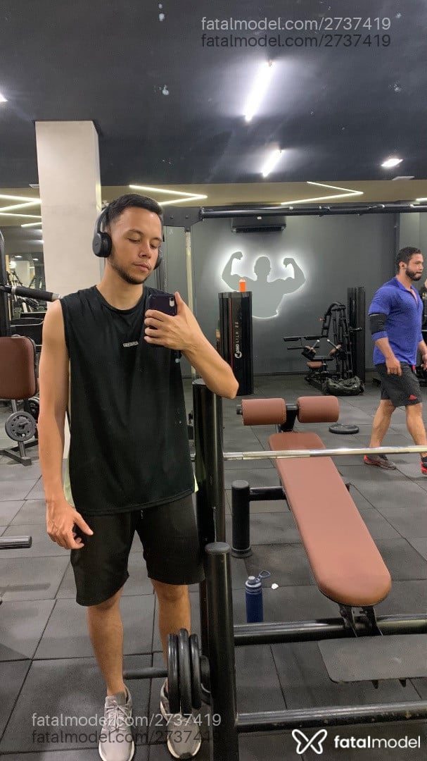 Acompanhante homem com cabelo castanho de olhos pretos - Antony Acompanhante homem com cabelo castanho de olhos pretos - Antony