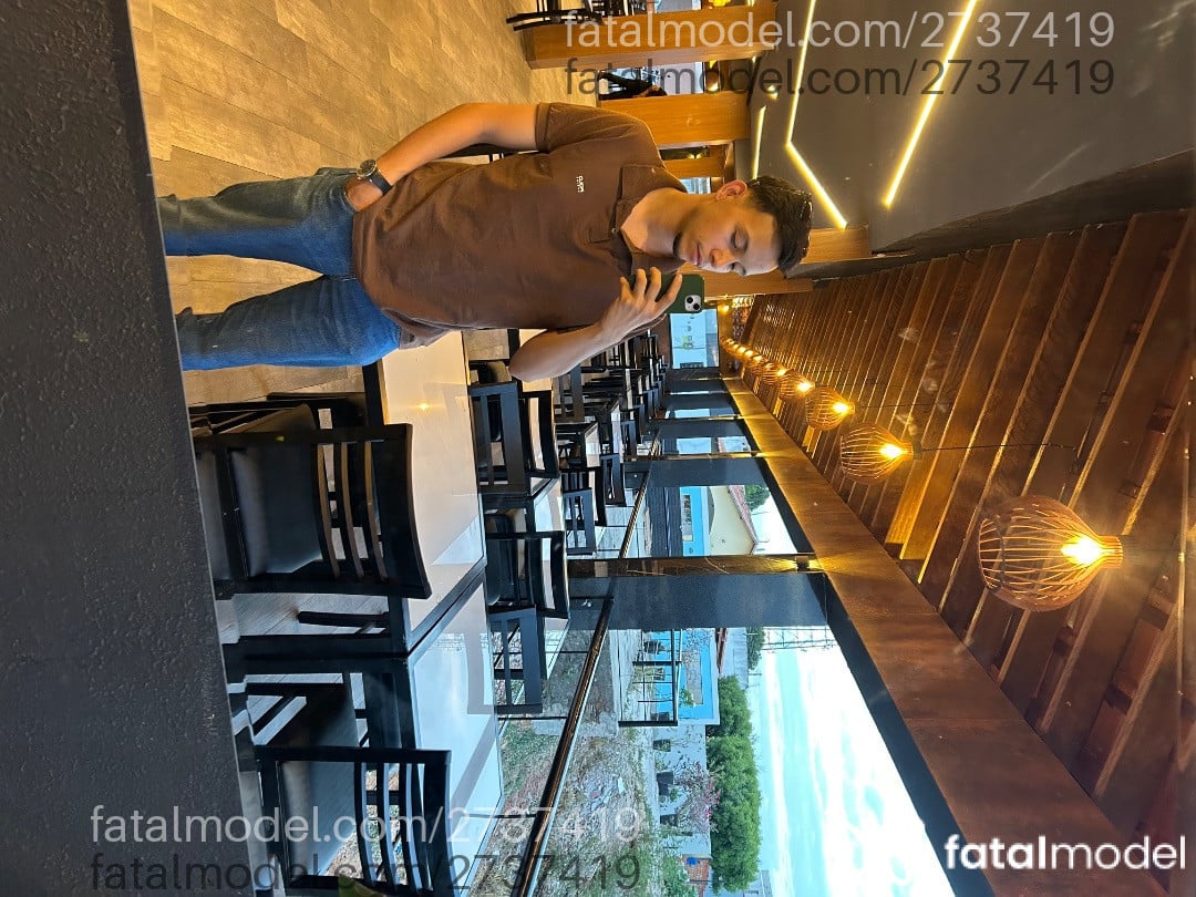 Acompanhante homem com cabelo castanho de olhos pretos - Antony Acompanhante homem com cabelo castanho de olhos pretos - Antony