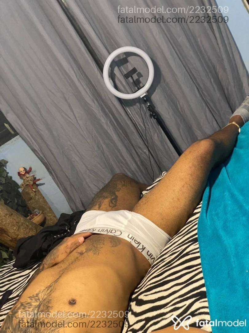 Acompanhante homem morena (o) de olhos castanhos - Jotta