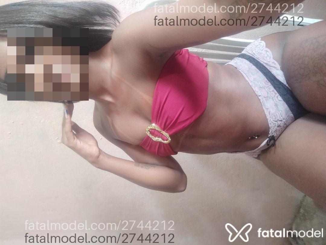 Acompanhante mulher loira (o) de olhos pretos - Mellyssa