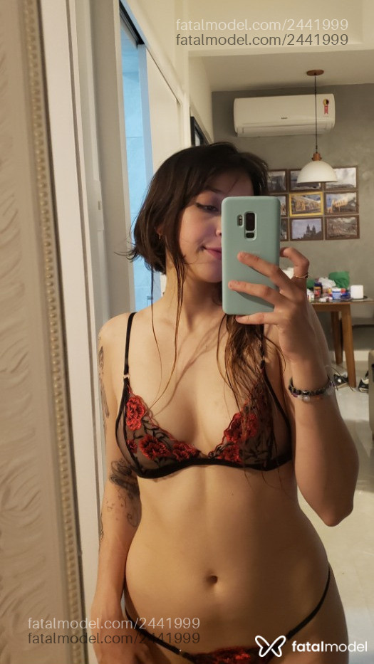 Acompanhante mulher com cabelo castanho de olhos castanhos - Julia