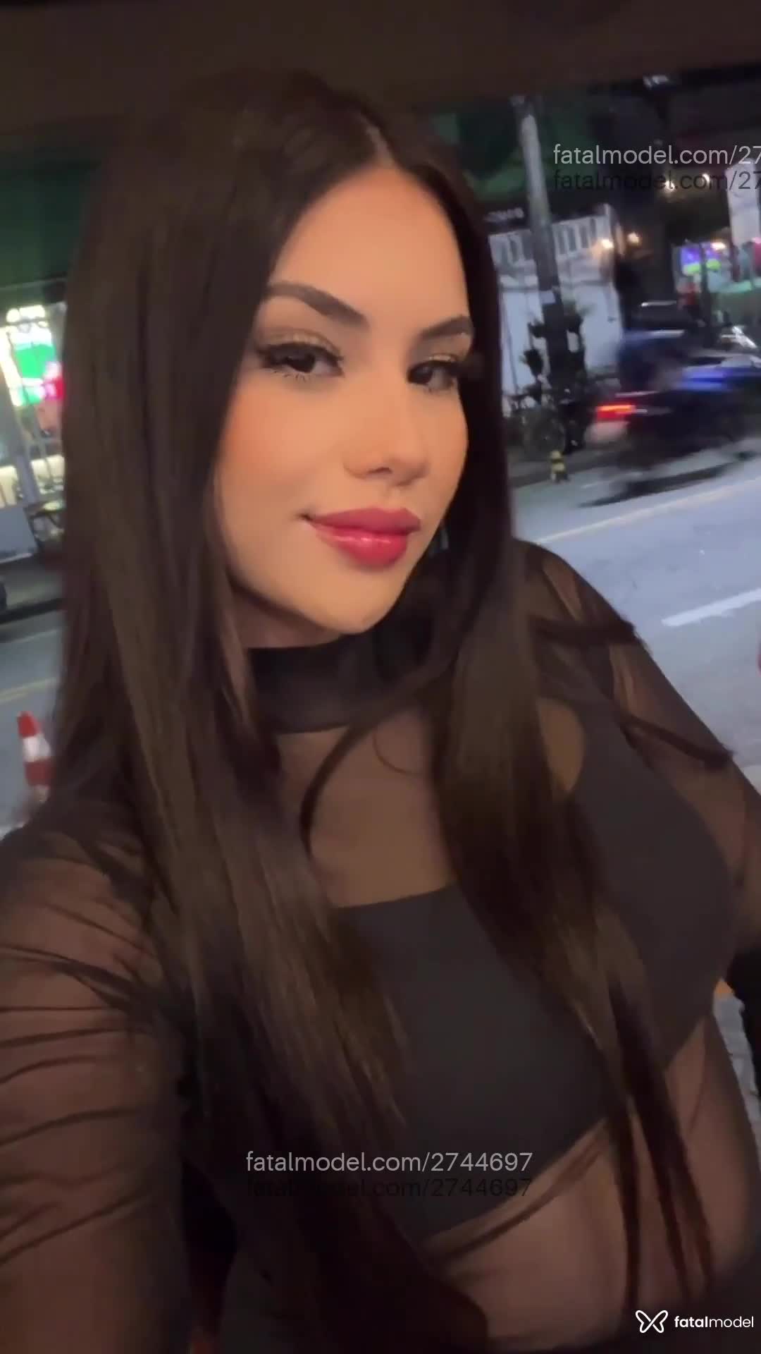 Acompanhante mulher com cabelo castanho de olhos castanhos - Júlia Moura