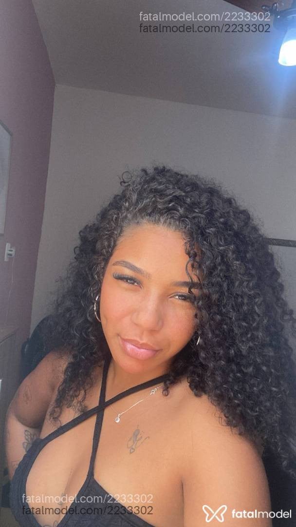 Acompanhante mulher morena (o) de olhos castanhos - Sther Acompanhante mulher morena (o) de olhos castanhos - Sther