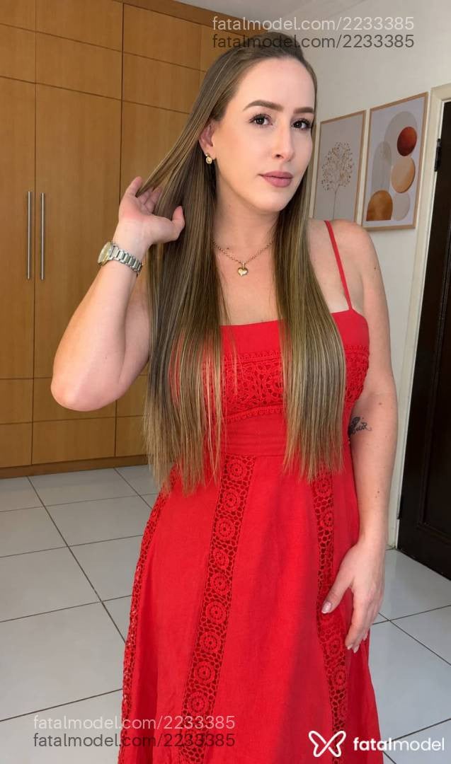 Acompanhante mulher loira (o) de olhos castanhos - Julia