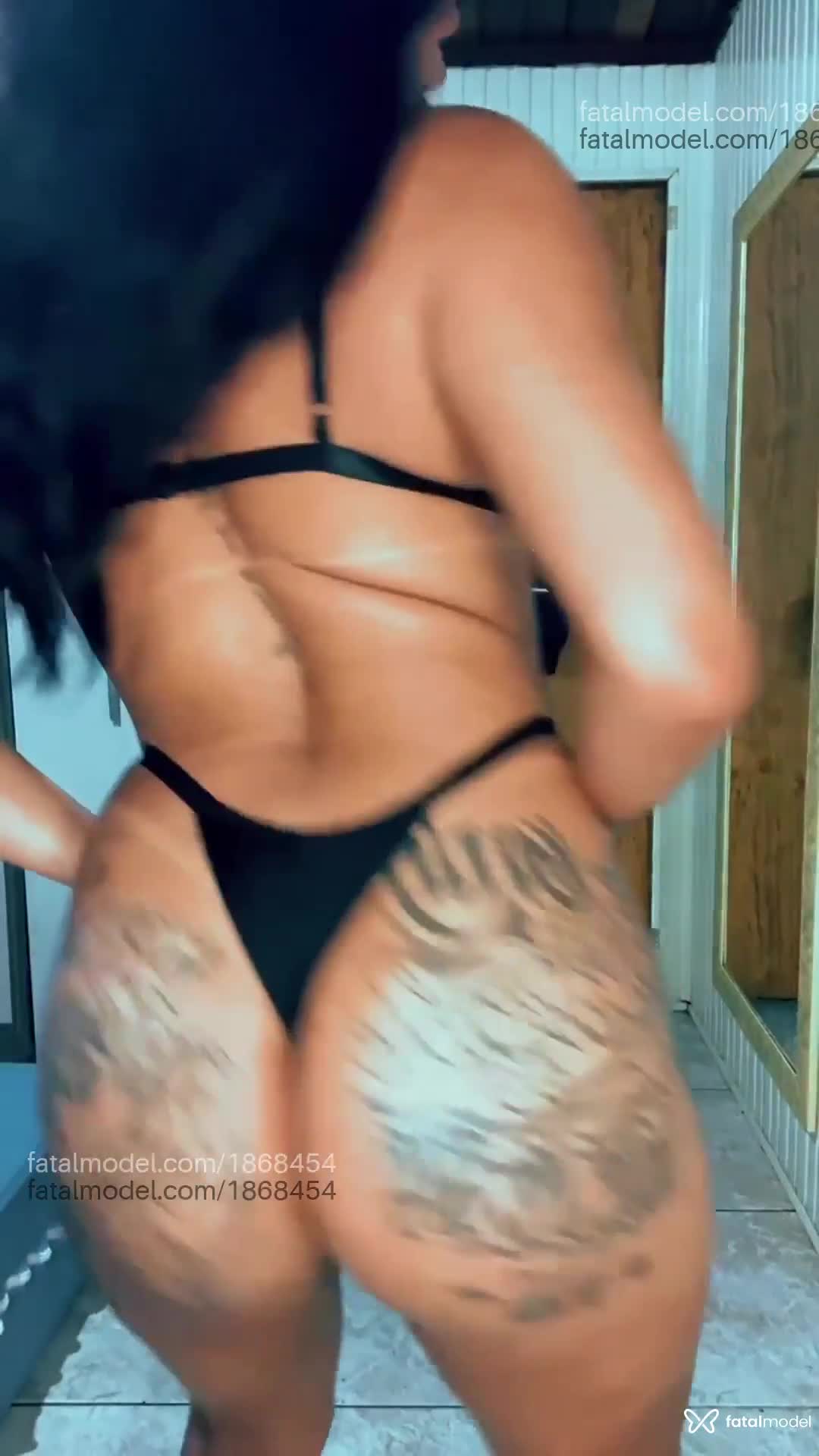 Acompanhante mulher trans com cabelo castanho de olhos castanhos em Garibaldi - Vic