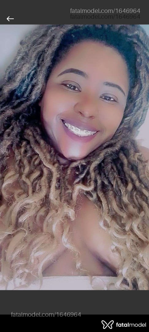 Acompanhante mulher morena (o) de olhos pretos - Geiza
