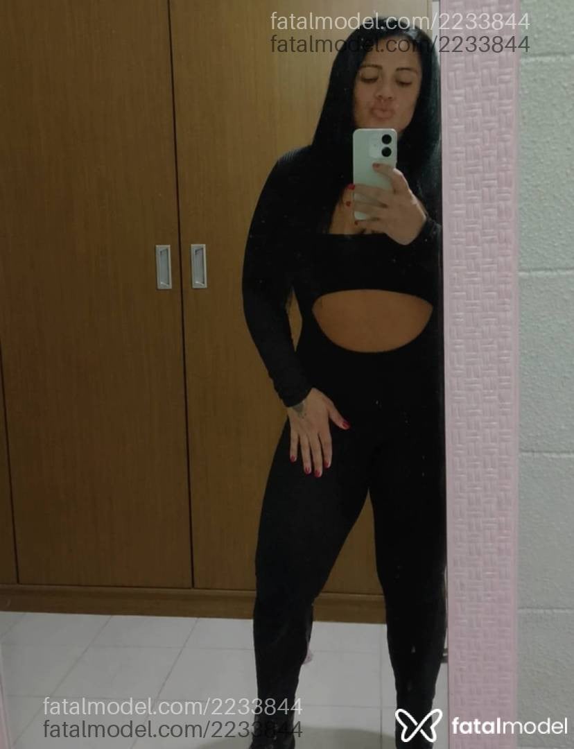Acompanhante mulher morena (o) de olhos verdes - Anitta Cayenne