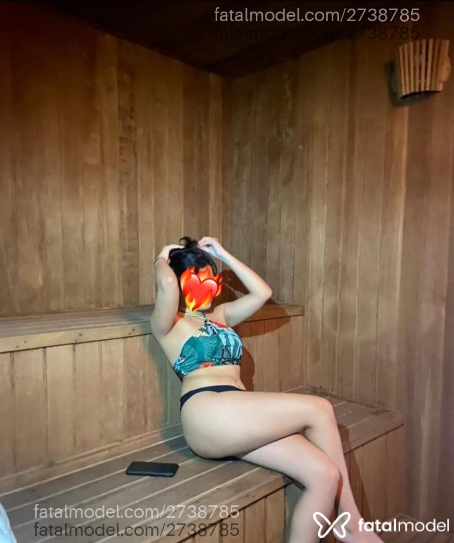 Acompanhante mulher com cabelo castanho de olhos castanhos em Curitiba - Selena Marie