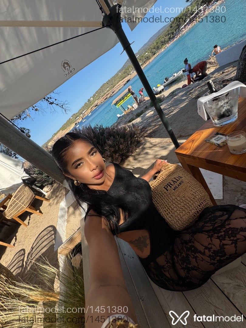 Acompanhante mulher morena (o) de olhos verdes em Salvador - Liz