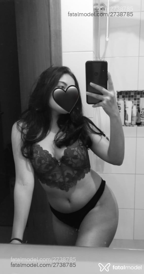 Acompanhante mulher com cabelo castanho de olhos castanhos em Curitiba - Selena Marie