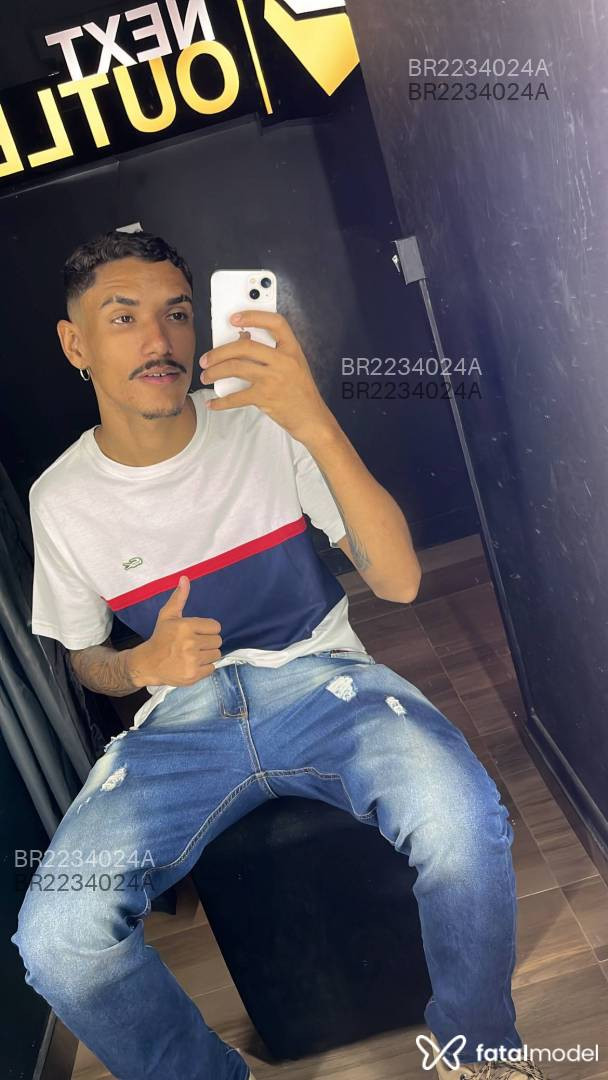 Acompanhante homem com cabelo castanho de olhos pretos em Virtual - Brayan Ryan