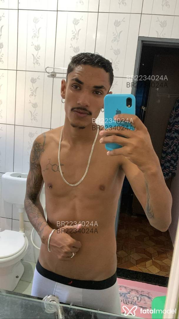 Acompanhante homem com cabelo castanho de olhos pretos em Virtual - Brayan Ryan