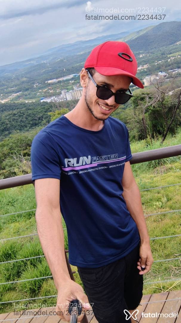 Acompanhante homem com cabelo castanho de olhos castanhos em Belo Horizonte - Rickk