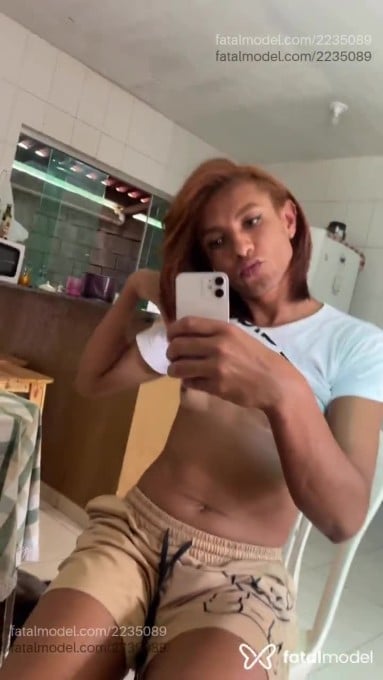 Acompanhante mulher trans com cabelo castanho de olhos mel em Mateus Leme - Rafaela Faria