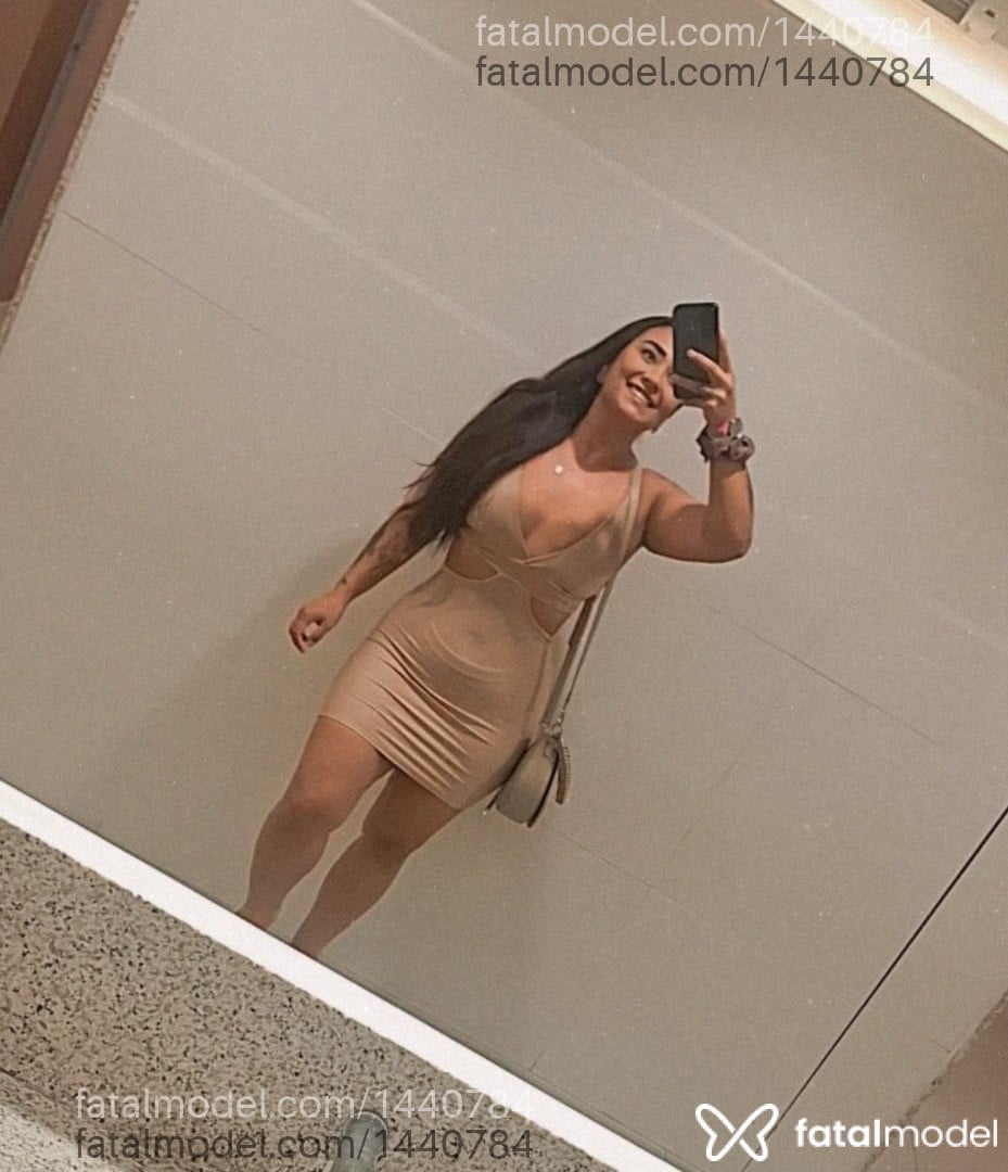 Acompanhante mulher com cabelo castanho de olhos pretos em São José do Rio Preto - Helen del conti