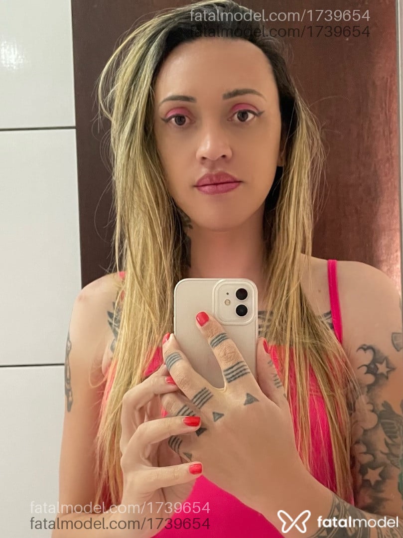Acompanhante mulher trans loira (o) de olhos mel em Lavras Acompanhante mulher trans loira (o) de olhos mel em Lavras - Dani