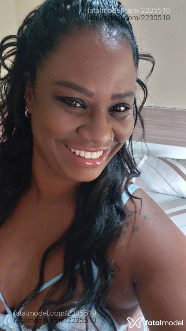Acompanhante mulher com cabelo castanho de olhos castanhos - Cacau