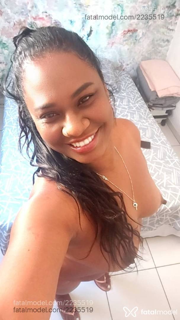 Acompanhante mulher com cabelo castanho de olhos castanhos - Cacau