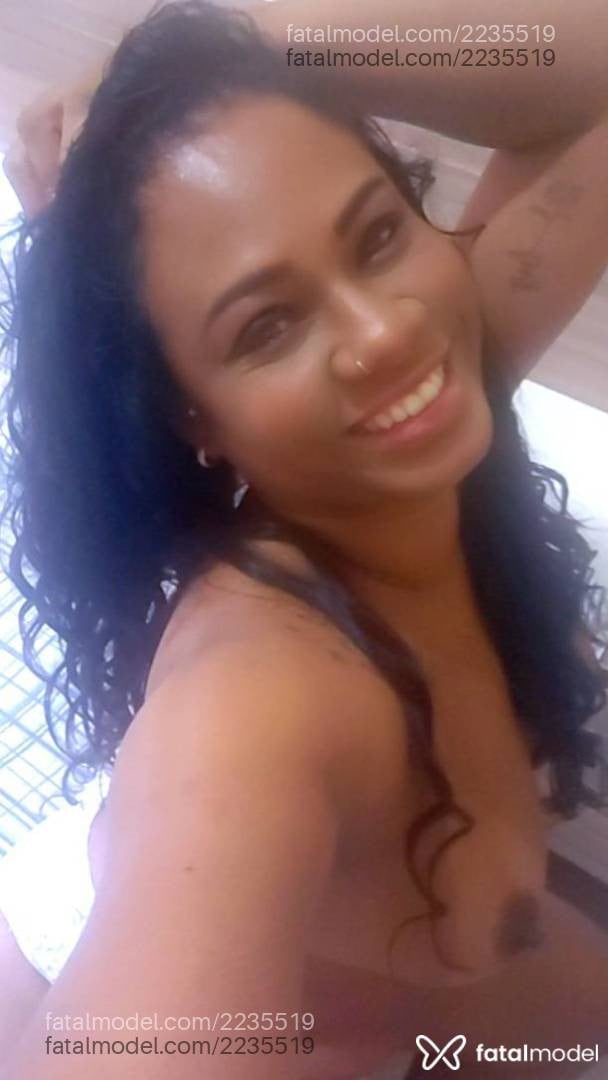 Acompanhante mulher com cabelo castanho de olhos castanhos - Cacau