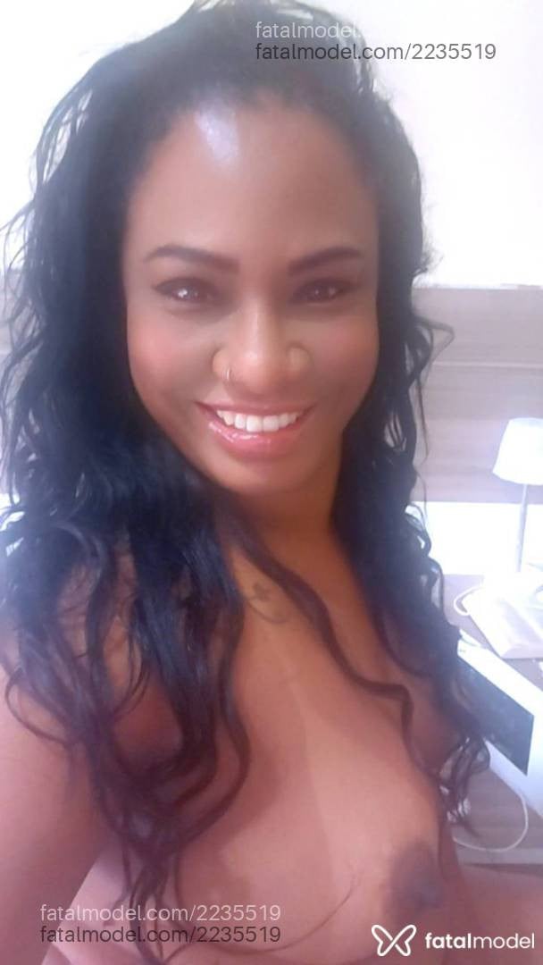 Acompanhante mulher com cabelo castanho de olhos castanhos - Cacau