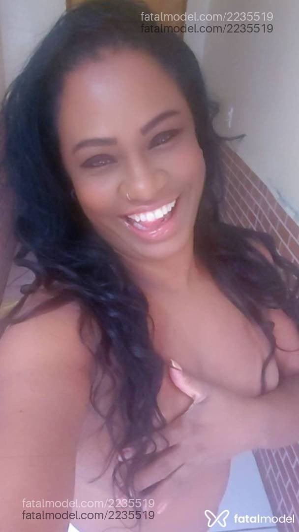 Acompanhante mulher com cabelo castanho de olhos castanhos - Cacau