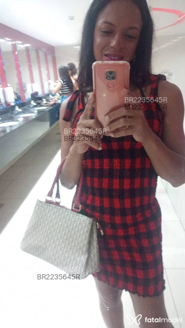 Acompanhante mulher trans com cabelo castanho de olhos castanhos em Goianira Acompanhante mulher trans com cabelo castanho de olhos castanhos em Goianira - Valéria Vasques