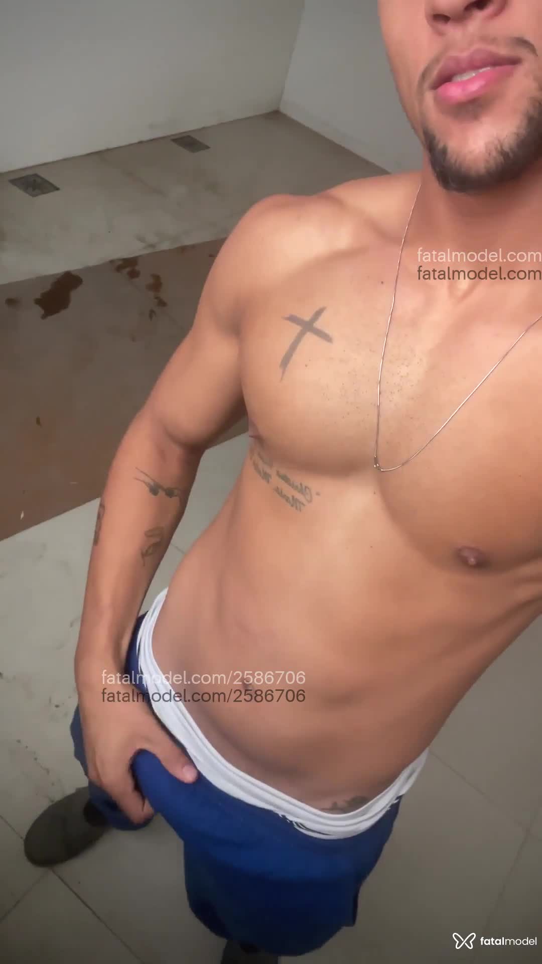 Acompanhante homem com cabelo castanho de olhos pretos em Virtual Acompanhante homem com cabelo castanho de olhos pretos em Virtual - Rdzin