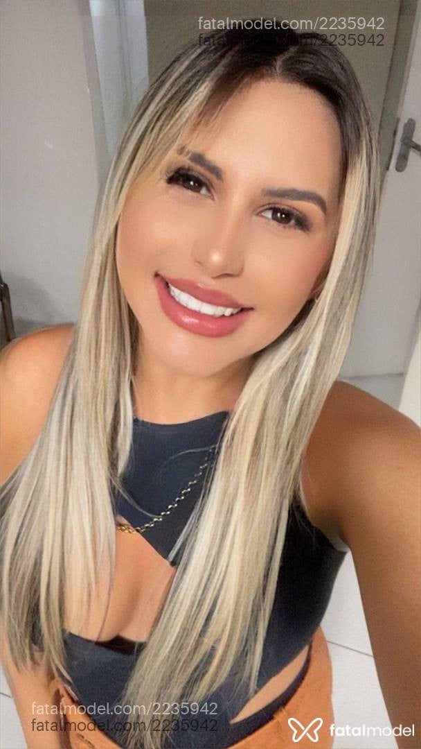 Acompanhante mulher loira (o) de olhos castanhos em Balneário Camboriú - Liz Byase