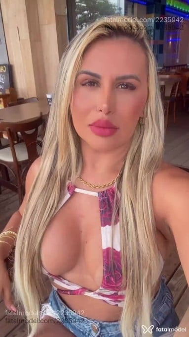 Acompanhante mulher loira (o) de olhos castanhos em Balneário Camboriú - Liz Byase