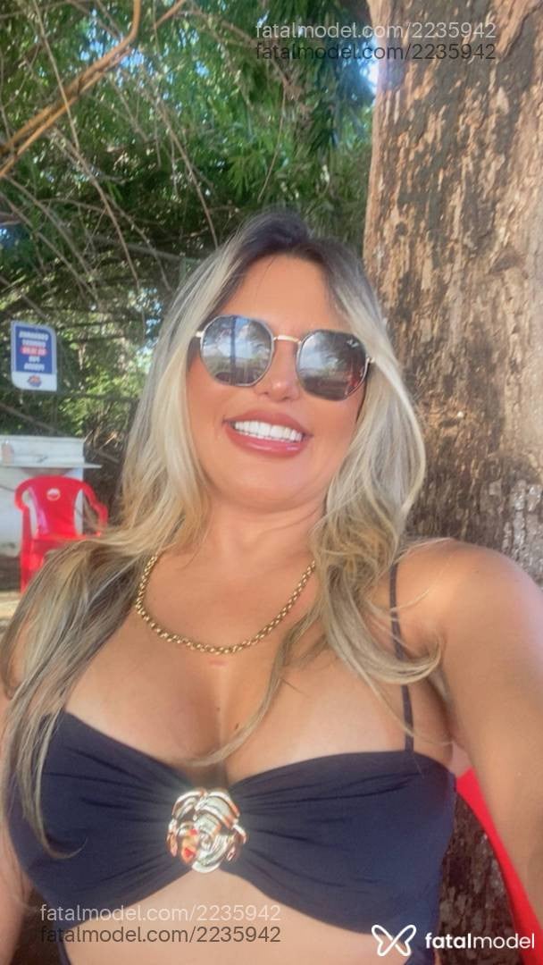 Acompanhante mulher loira (o) de olhos castanhos em Balneário Camboriú - Liz Byase