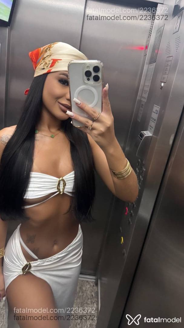 Acompanhante mulher com cabelo castanho de olhos castanhos - Angel Acompanhante mulher com cabelo castanho de olhos castanhos - Angel