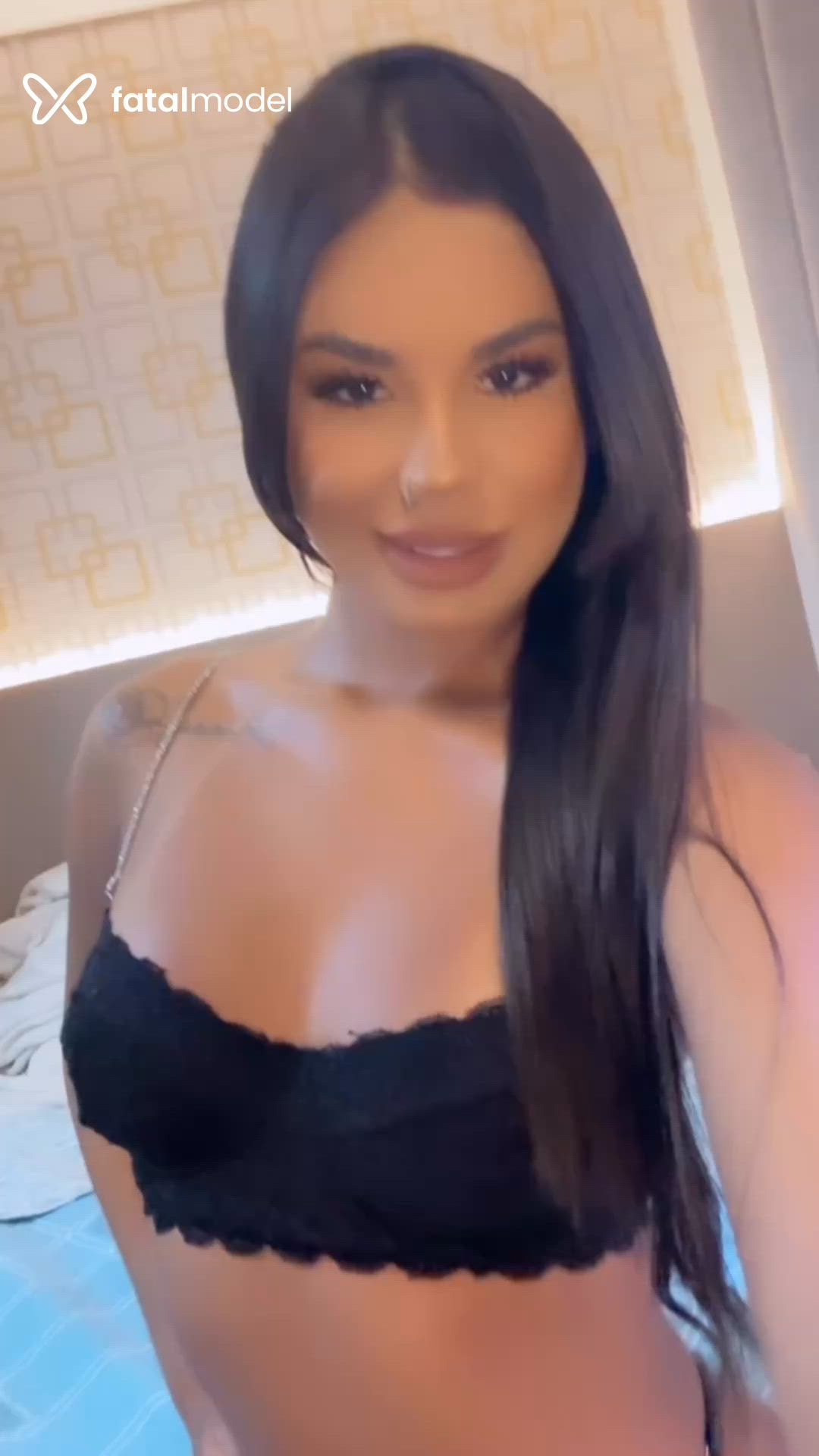 Acompanhante mulher com cabelo castanho de olhos castanhos - Angel Acompanhante mulher com cabelo castanho de olhos castanhos - Angel