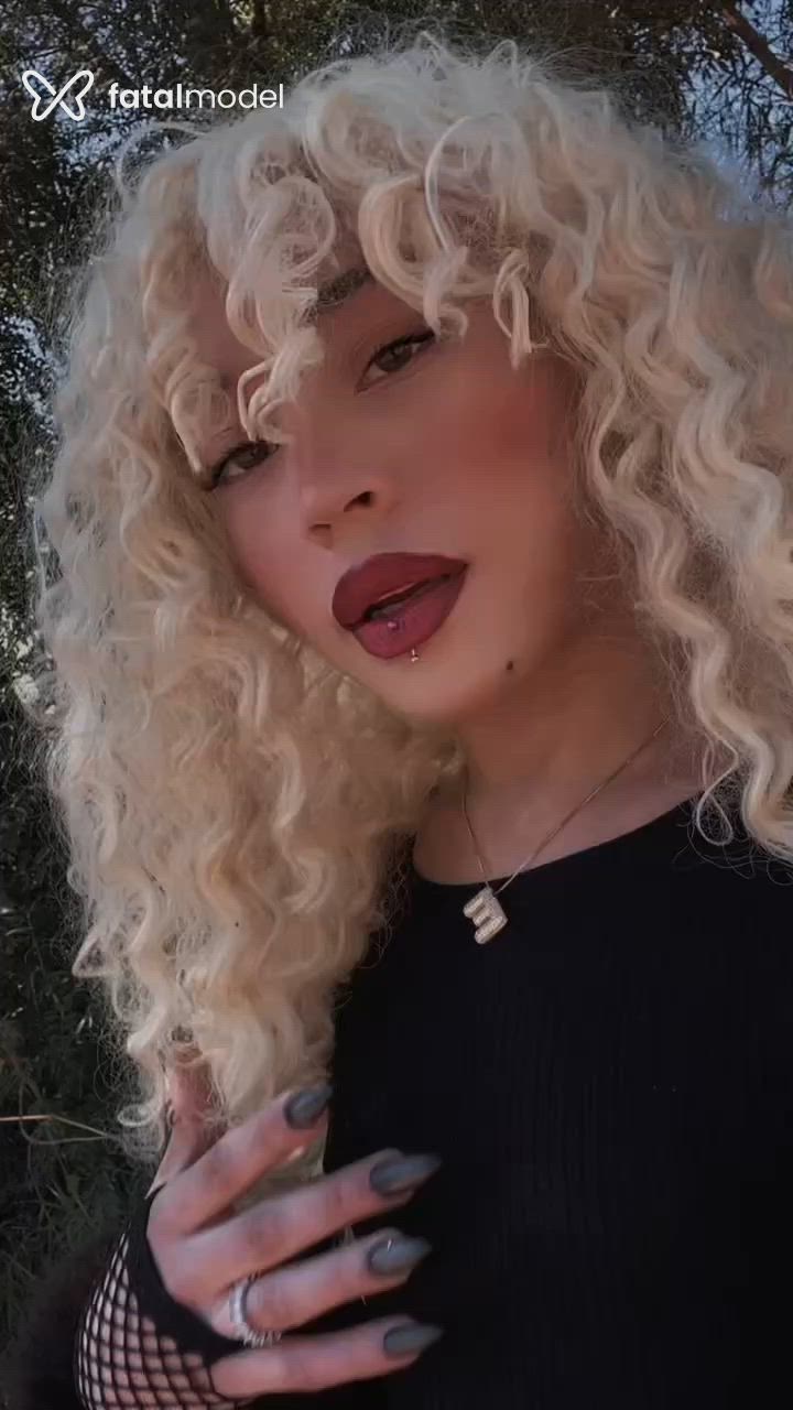 Acompanhante mulher trans morena (o) de olhos castanhos - Maya Sanchez