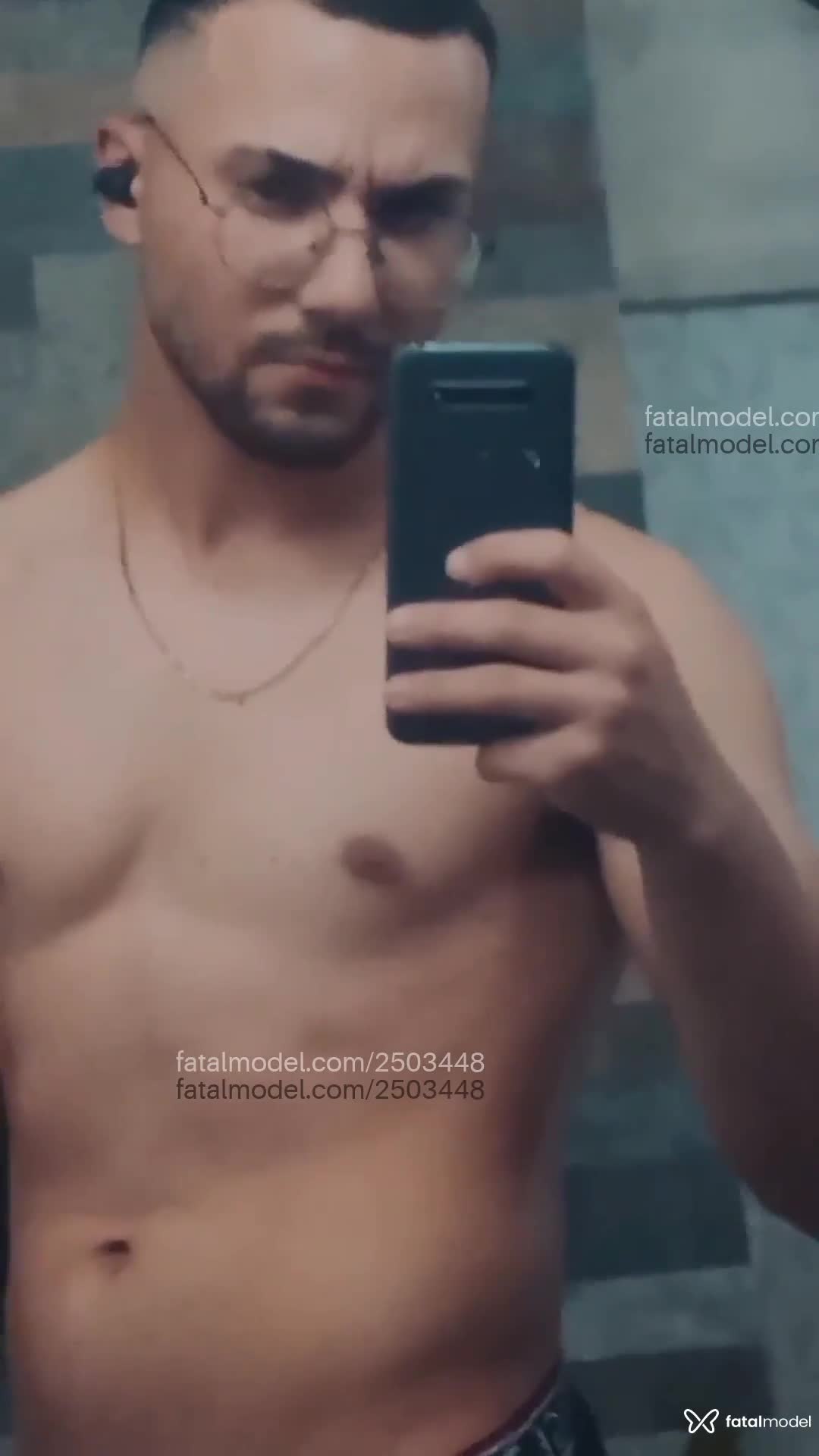 Acompanhante homem morena (o) de olhos castanhos em Porto Alegre - Davi