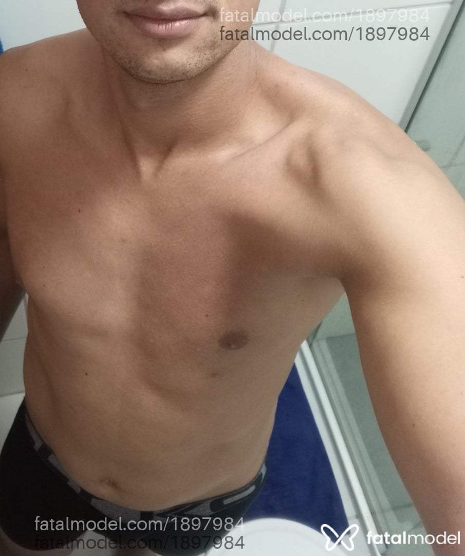 Acompanhante homem com cabelo castanho de olhos castanhos em João Monlevade - Leozinho