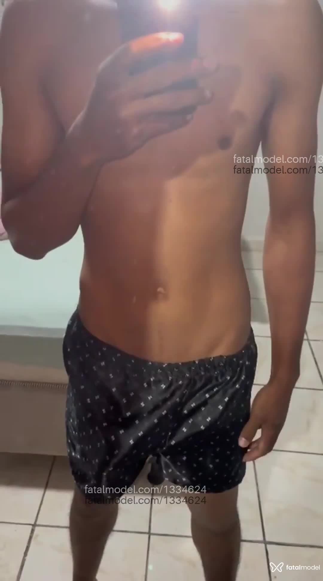 Acompanhante homem morena (o) de olhos pretos - Carlos Eduardo Acompanhante homem morena (o) de olhos pretos - Carlos Eduardo