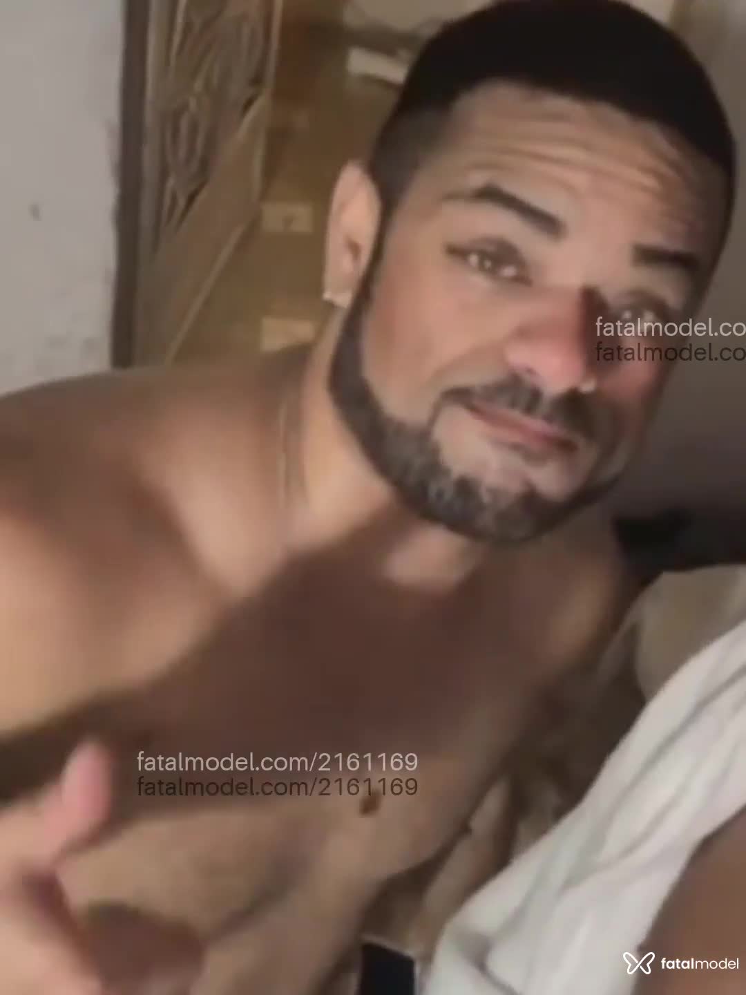 Acompanhante homem com cabelo castanho de olhos verdes em São Paulo Acompanhante homem com cabelo castanho de olhos verdes em São Paulo - Max Rocha