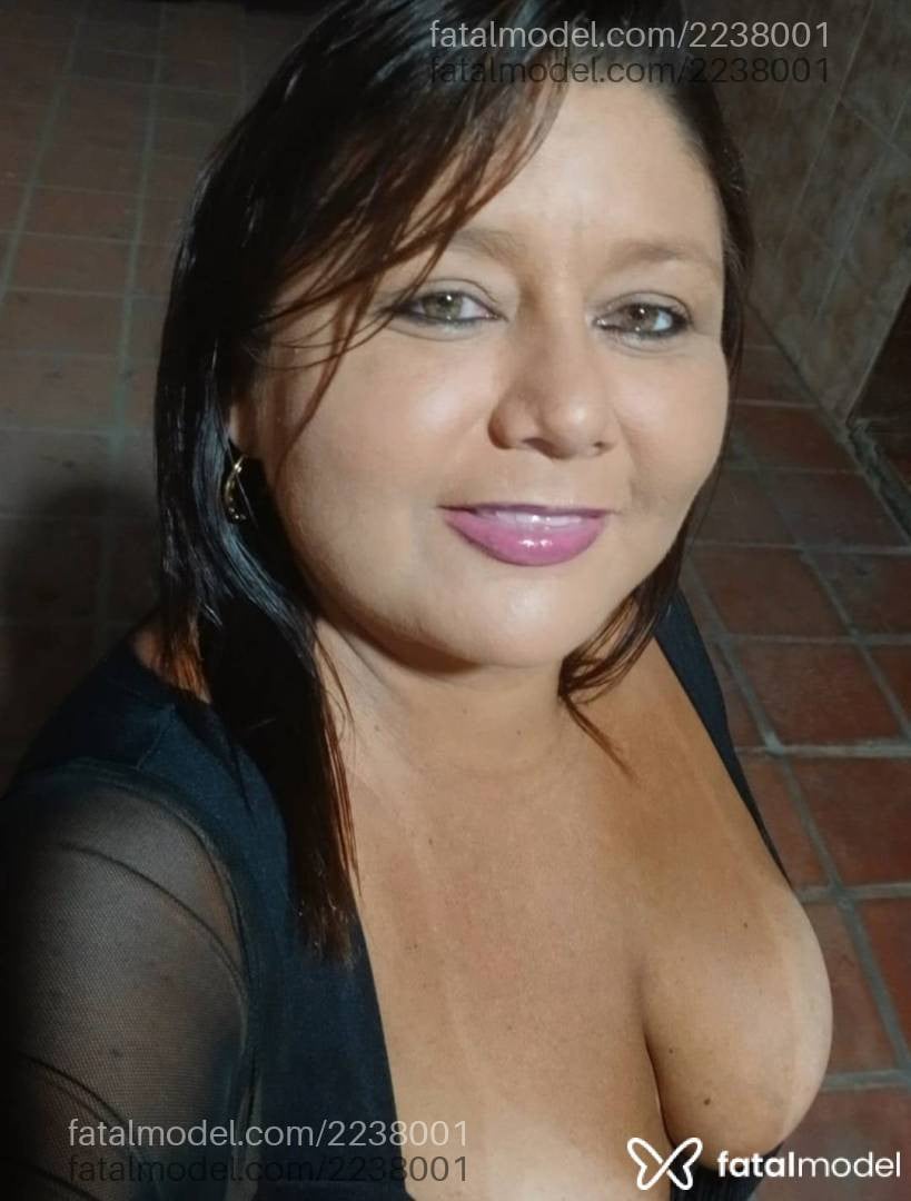 Acompanhante mulher morena (o) de olhos castanhos - Preliminarquente