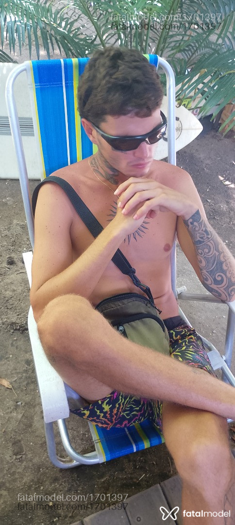 Acompanhante homem com cabelo castanho de olhos mel em Armação dos Búzios - Young Thug