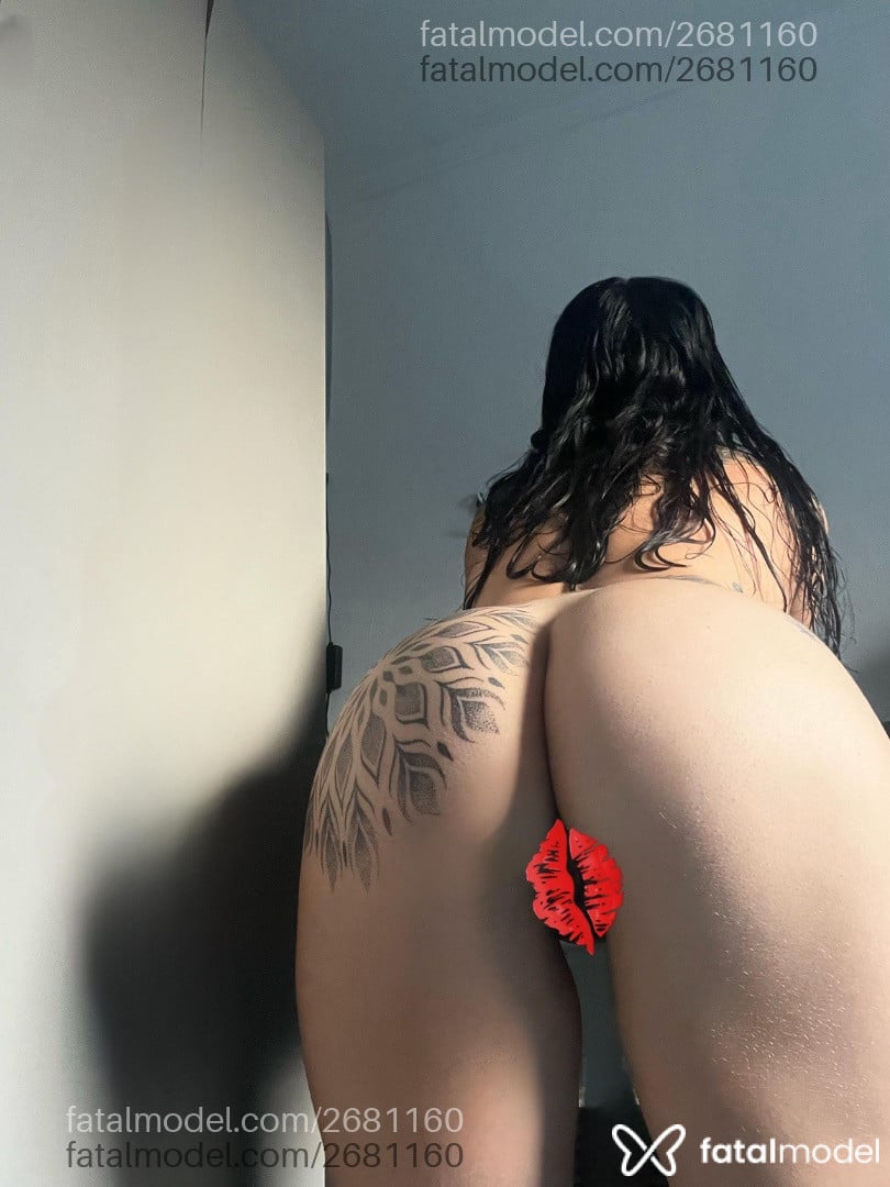 Acompanhante mulher morena (o) de olhos mel em Virtual Acompanhante mulher morena (o) de olhos mel em Virtual - Venenosa