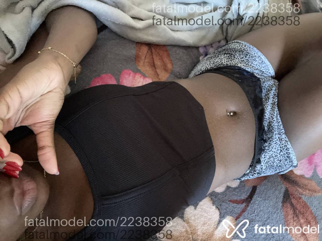 Acompanhante mulher morena (o) de olhos pretos - Hanna