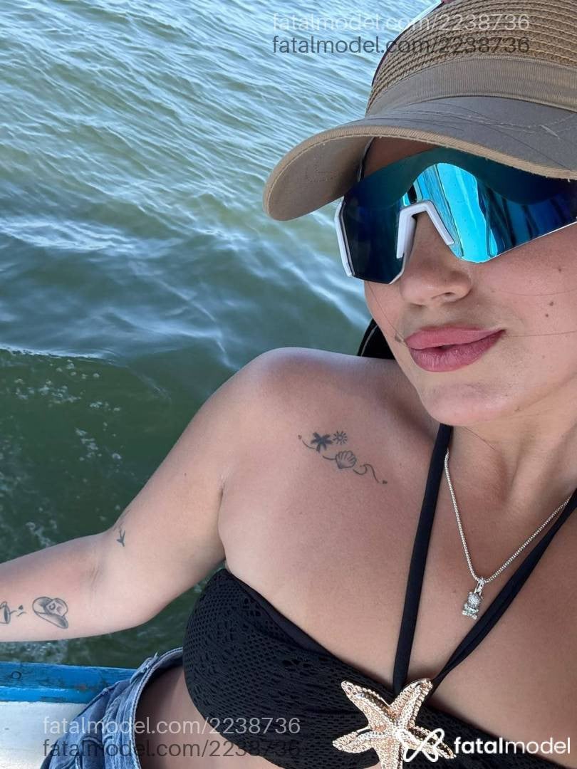 Acompanhante mulher morena (o) de olhos mel - Renata Malévola