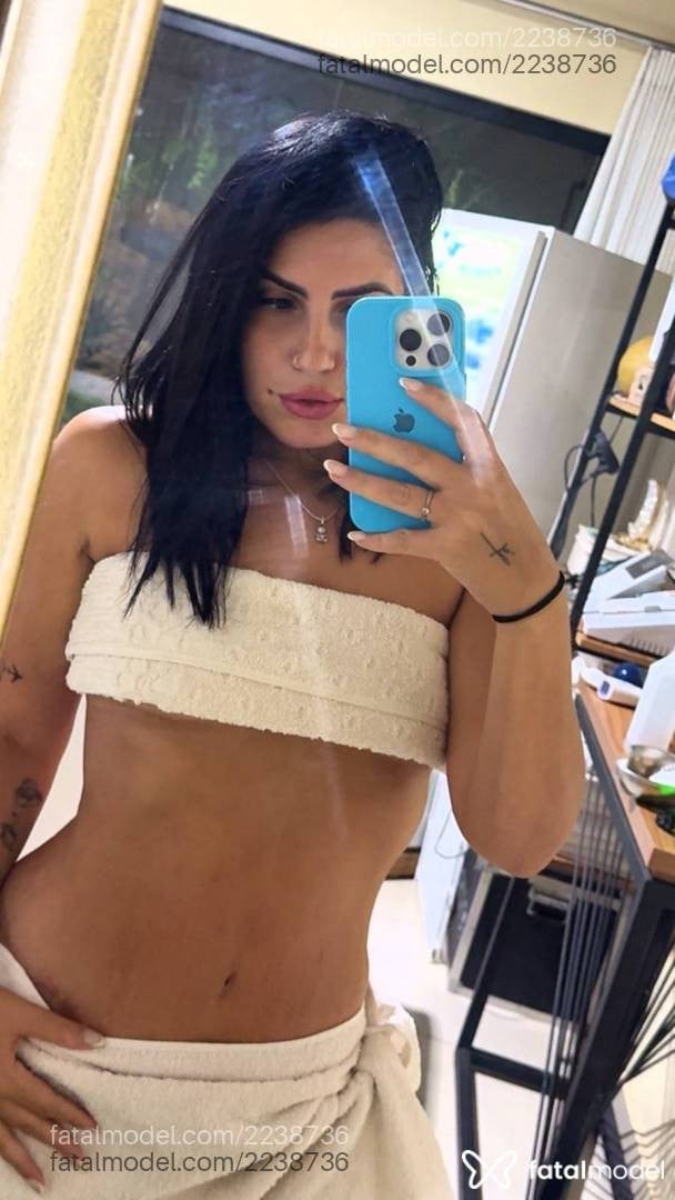 Acompanhante mulher morena (o) de olhos castanhos - Renata Malévola