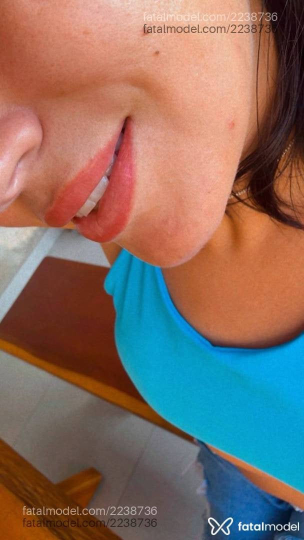 Acompanhante mulher morena (o) de olhos mel - Renata Malévola
