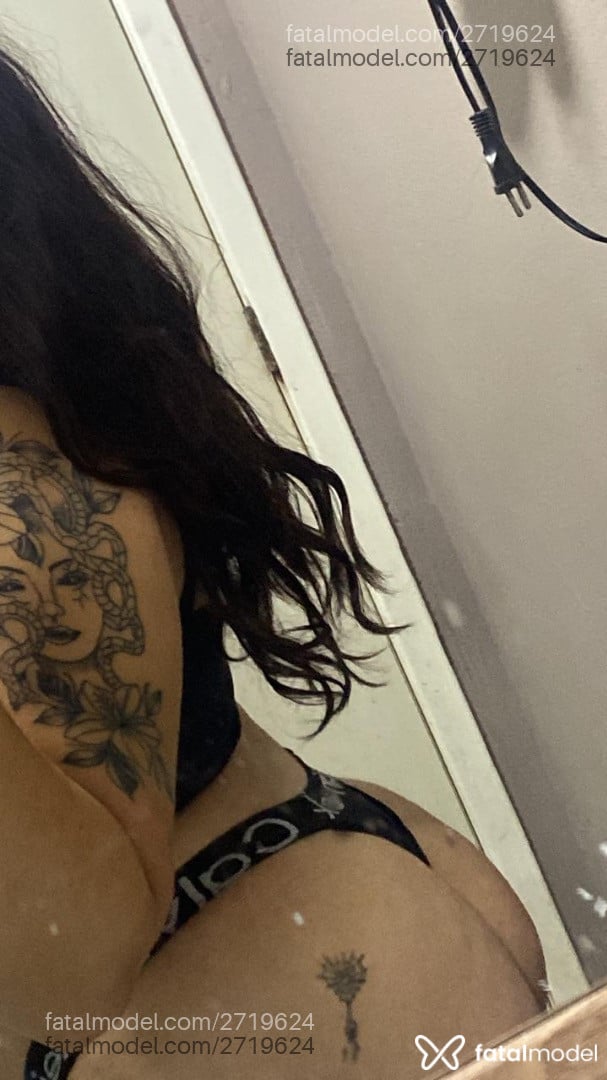 Acompanhante mulher com cabelo castanho de olhos castanhos em Porto Seguro Acompanhante mulher com cabelo castanho de olhos castanhos em Porto Seguro - Velminha