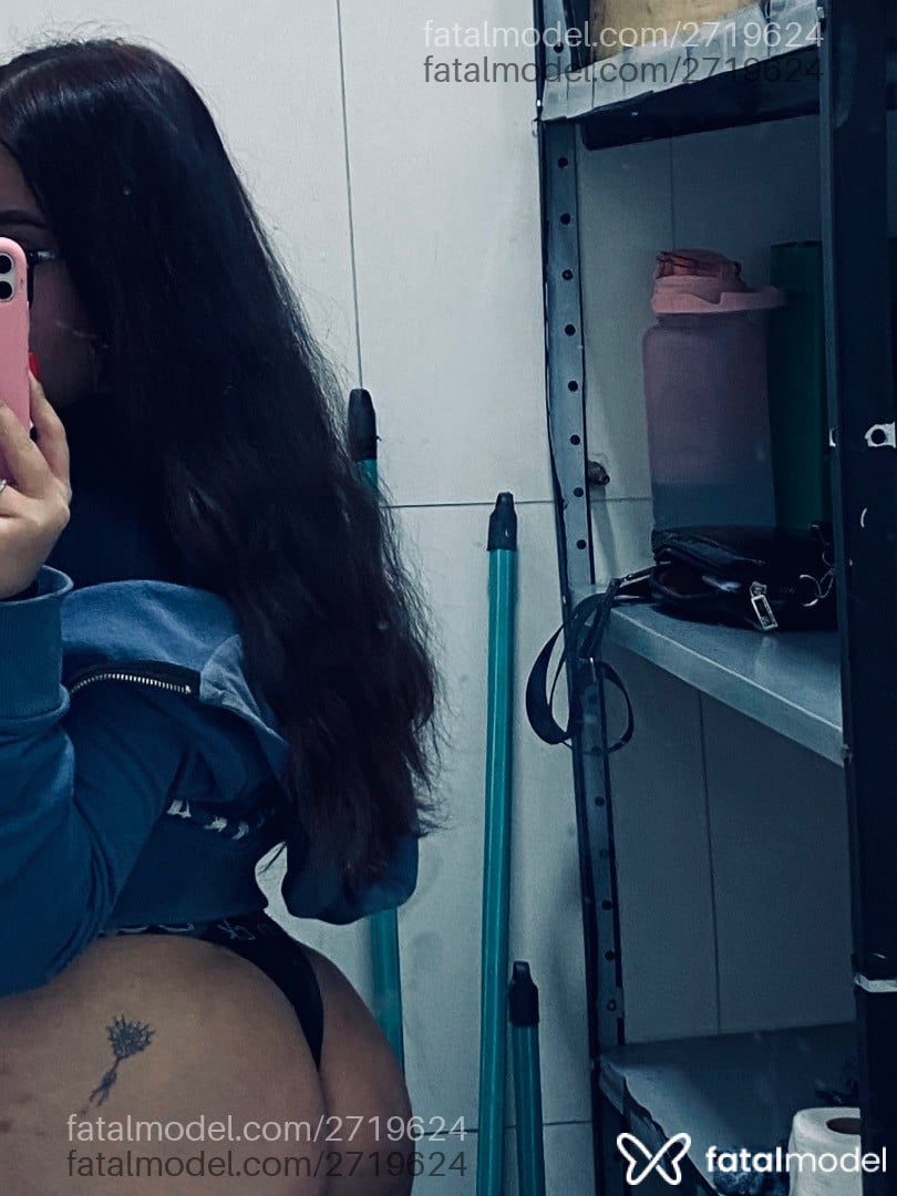 Acompanhante mulher com cabelo castanho de olhos castanhos em Porto Seguro Acompanhante mulher com cabelo castanho de olhos castanhos em Porto Seguro - Velminha